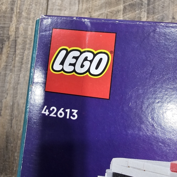 LEGO Friends Heartlake City Hospital Set 42613 NEW 344 Pieces Ambulance - Picture 9 of 10